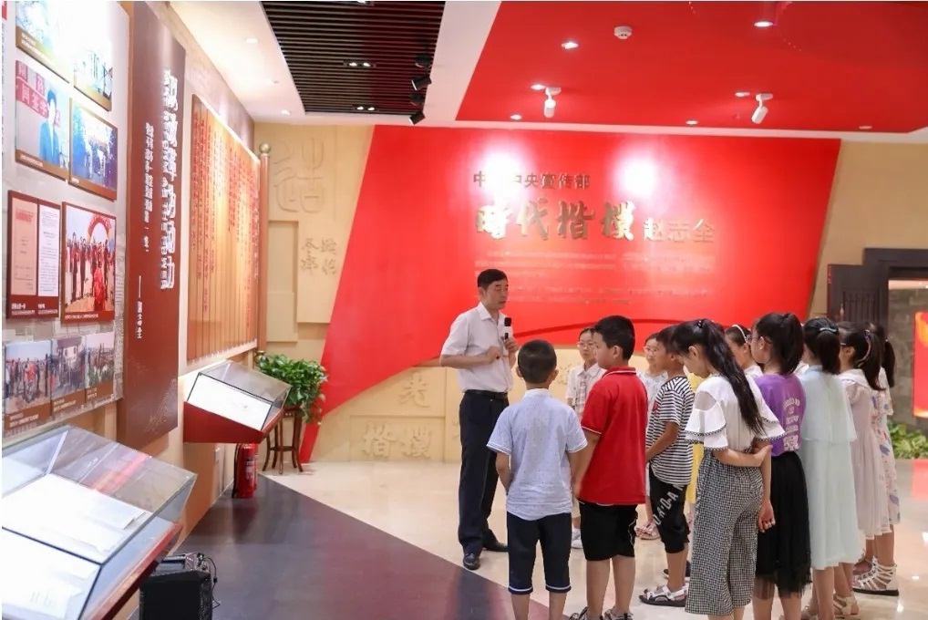 1629162170437419.jpg 红领军讲解员.jpg